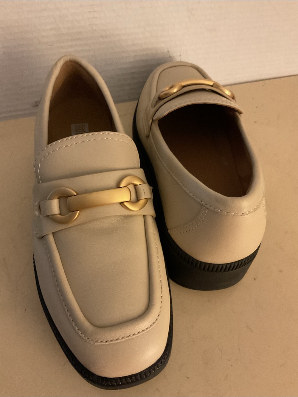 Fitflop Women's beige leather platform F-Luma Loafers with Gold Accent US 7.5